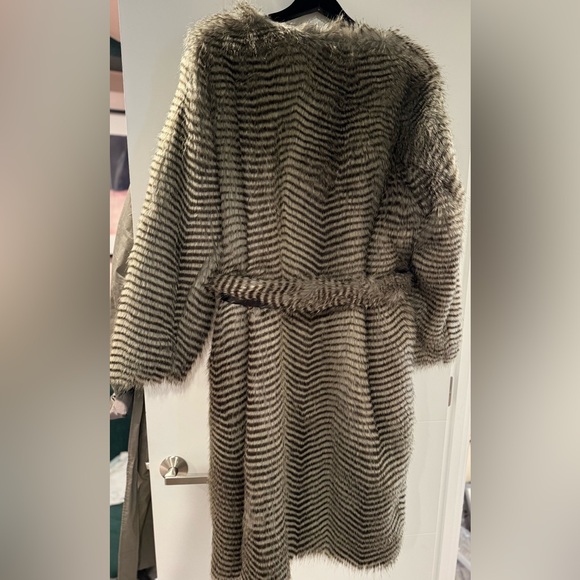Plus size faux fur coat with tie waist size 22 us or 26 uk - Picture 9 of 11